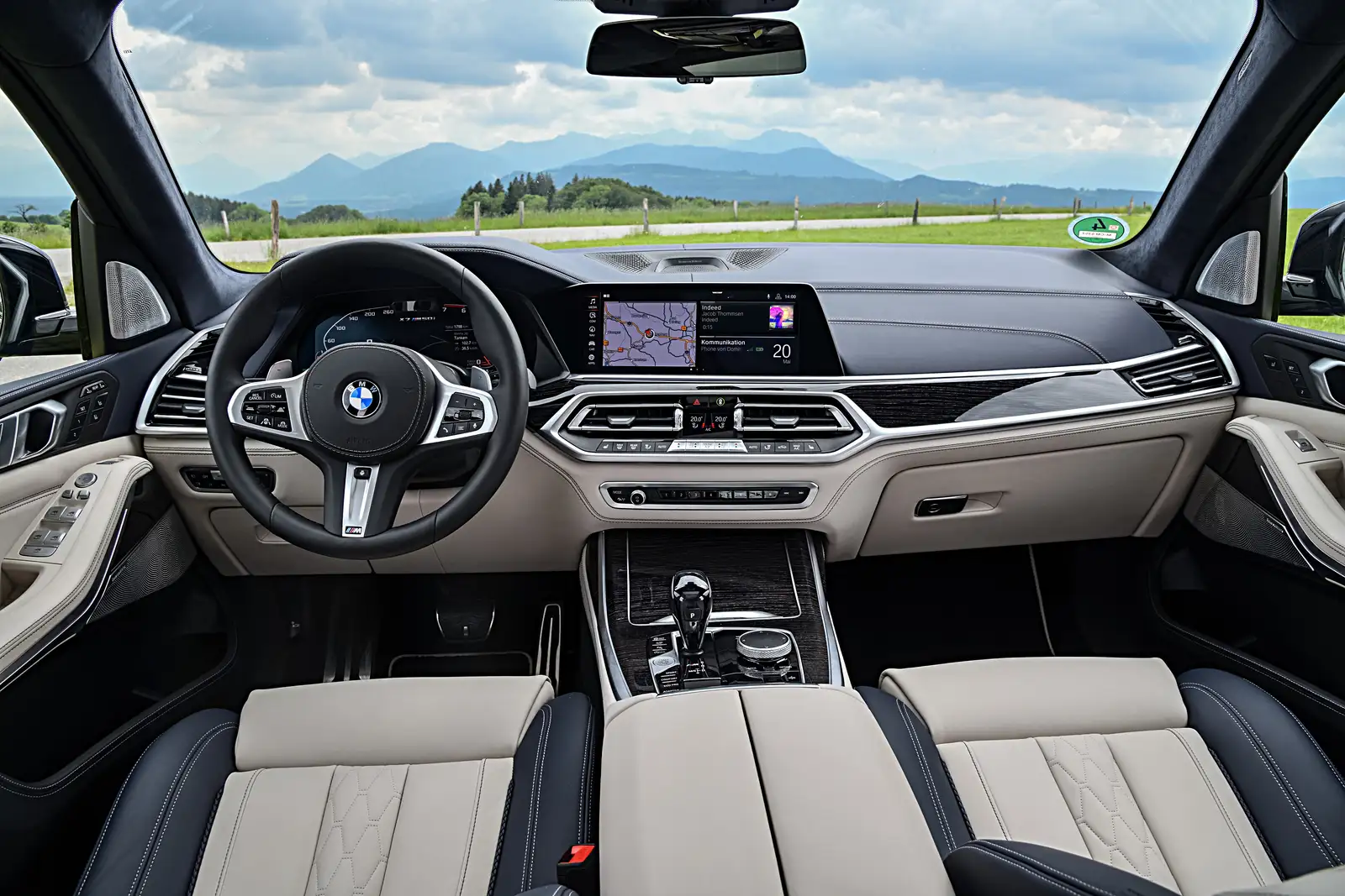2022 BMW X5 M50i - view 3
