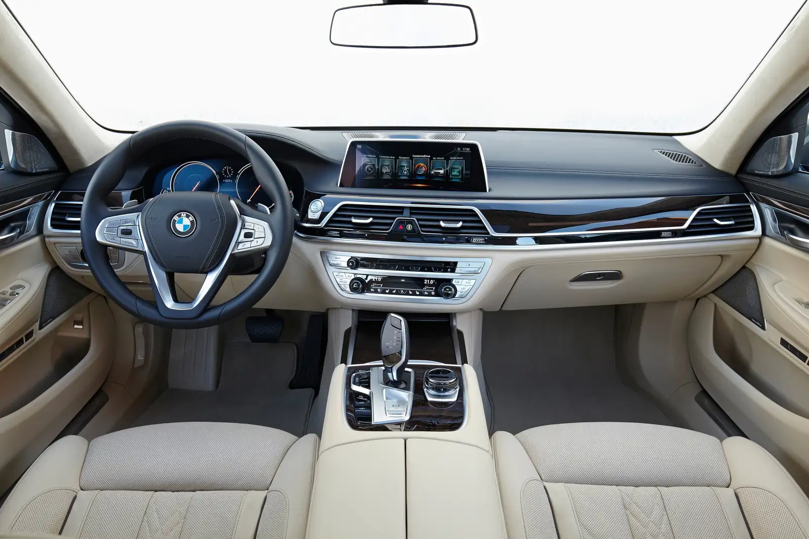 2017 BMW 7 Series 750Li - view 3
