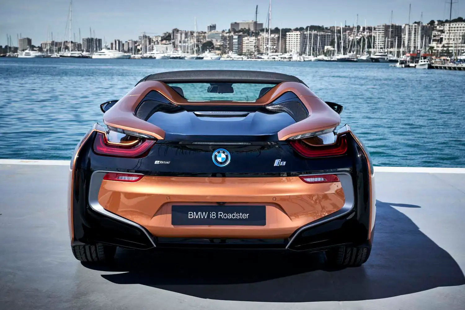 2019 BMW i8 Roadster - view 6