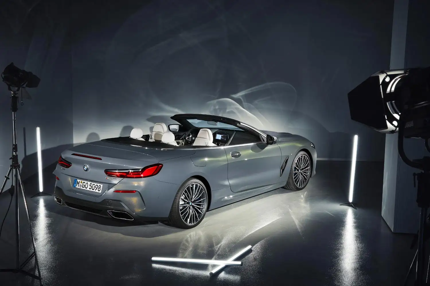 2020 BMW 8 Series 840i Convertible M Sport - view 4