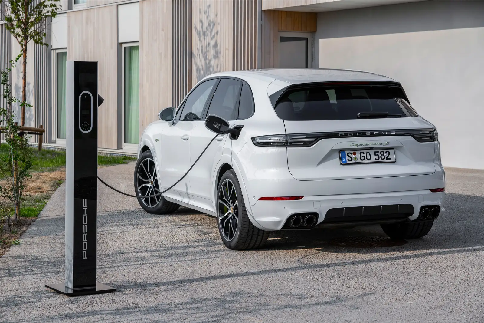 2022 Porsche Cayenne Turbo S E-Hybrid Base Trim - view 5