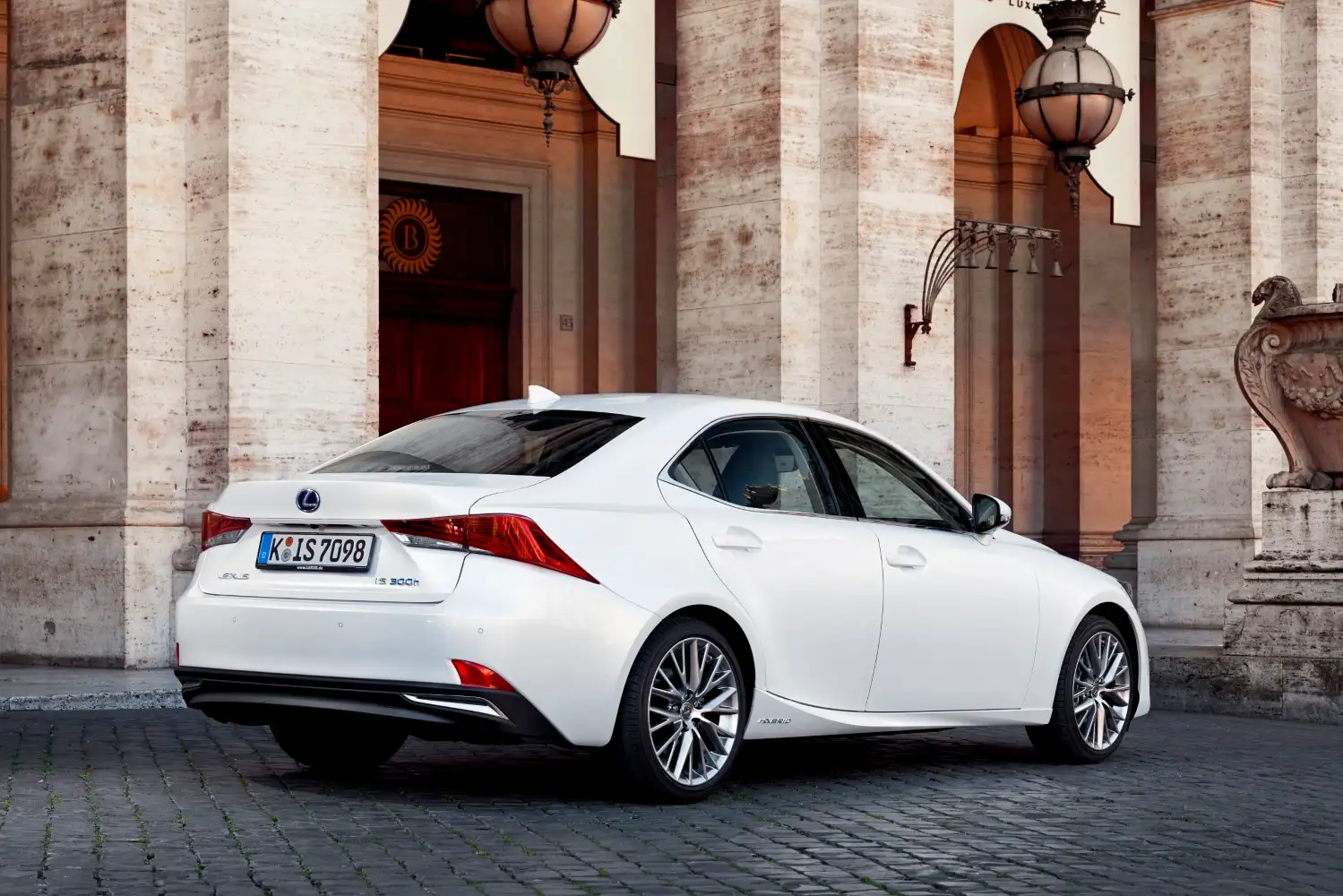 2022 Lexus IS 300 Premier - view 2
