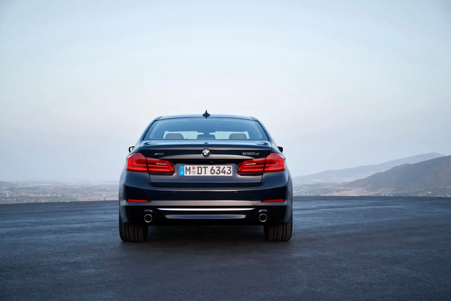 2019 BMW 5 Series 540i Sedan Luxury Line Exclusive - view 5
