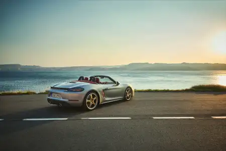 2022 Porsche 718 Boxster 25 Years Base Trim - Manual - Image 2