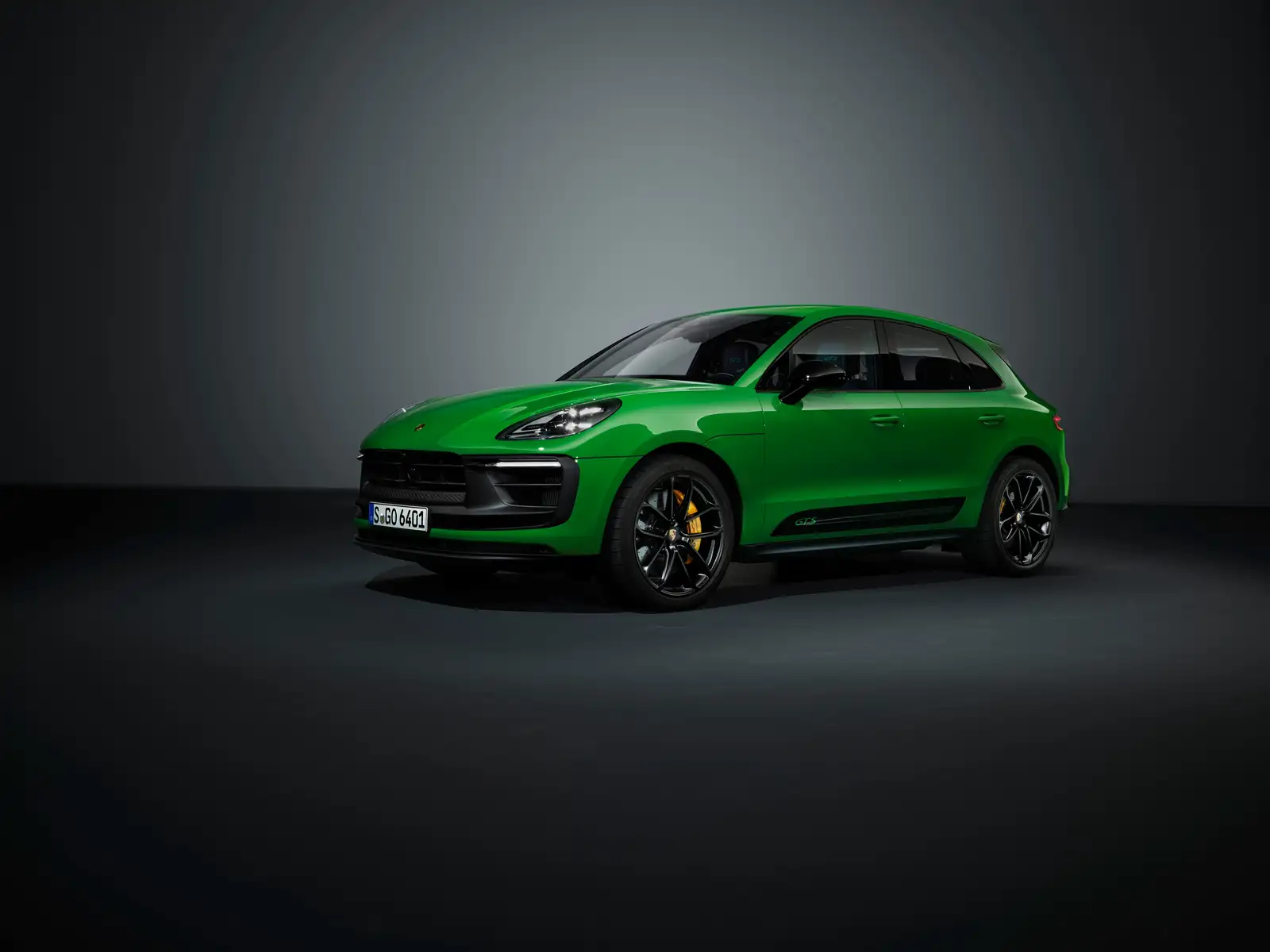 2023 Porsche Macan GTS Base Trim - view 2