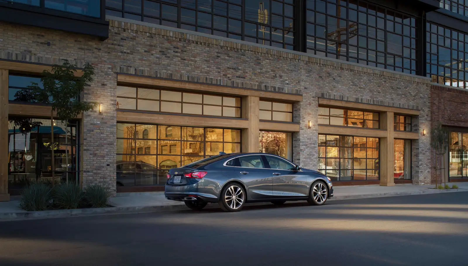 2020 Chevrolet Malibu 400 1LS - view 2