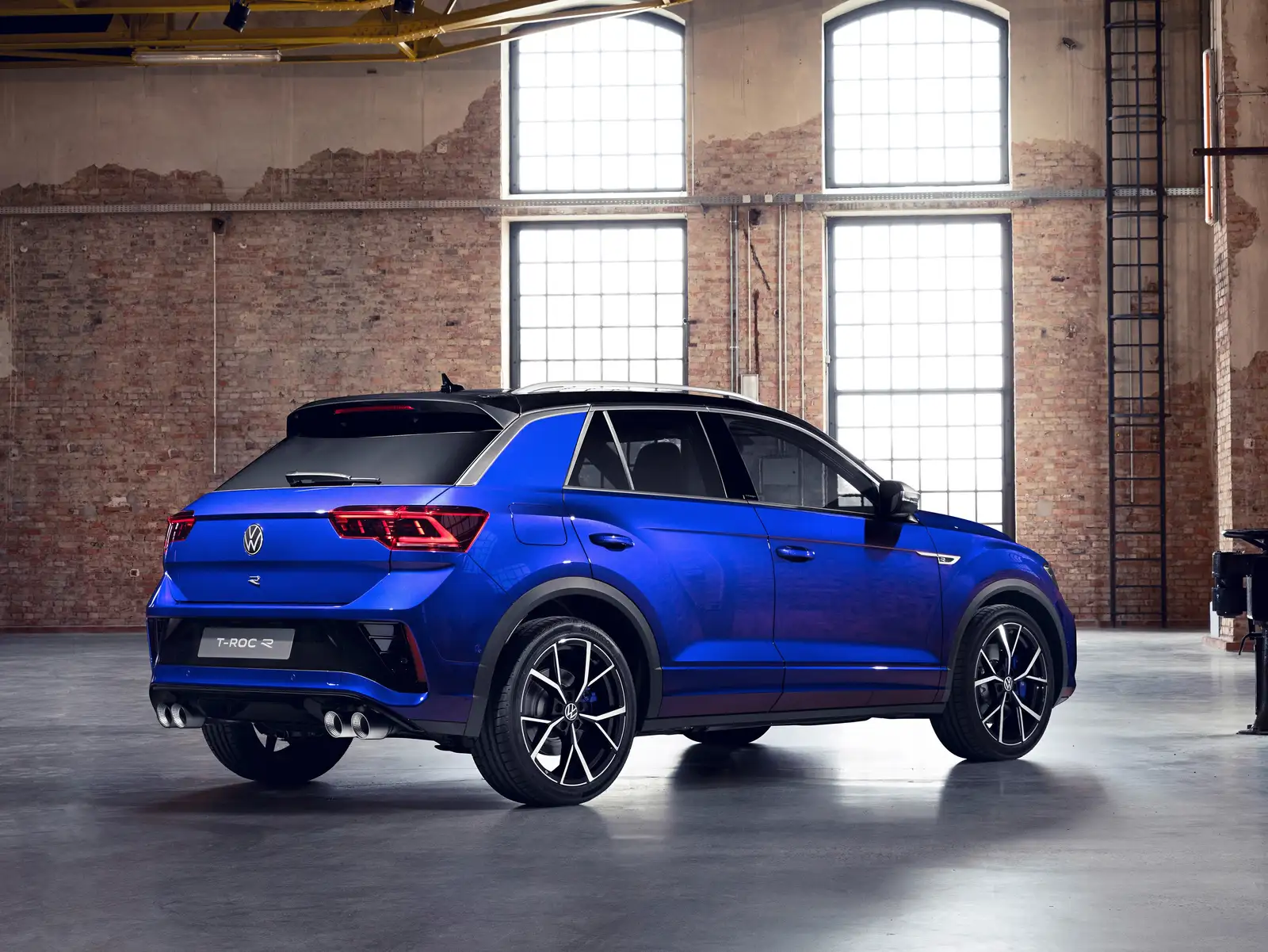 2022 Volkswagen T-Roc 1.4L TSI R-line - view 2