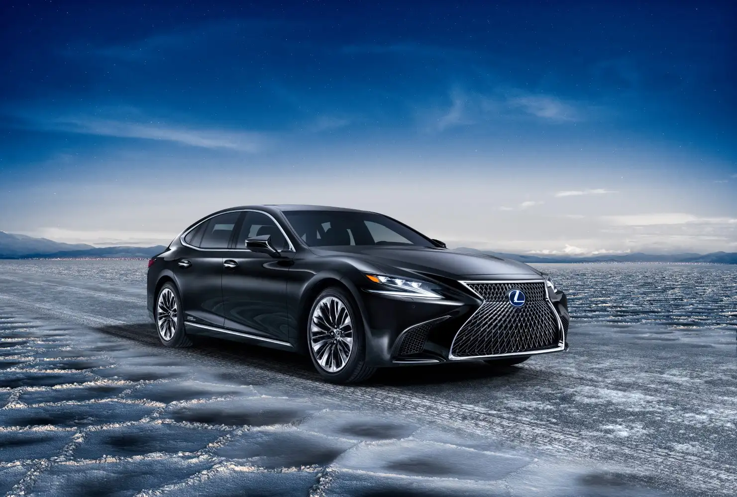 2020 Lexus LS 500h Platinum - view 2