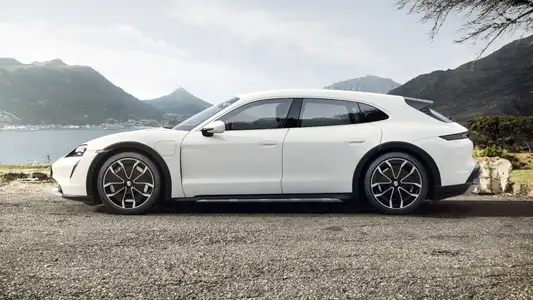 Porsche Taycan Turbo Cross Turismo Base Trim - Image 3
