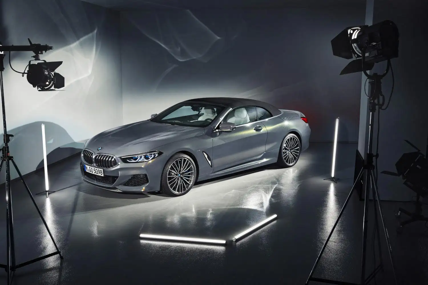 2020 BMW 8 Series 840i Convertible M Sport - view 3