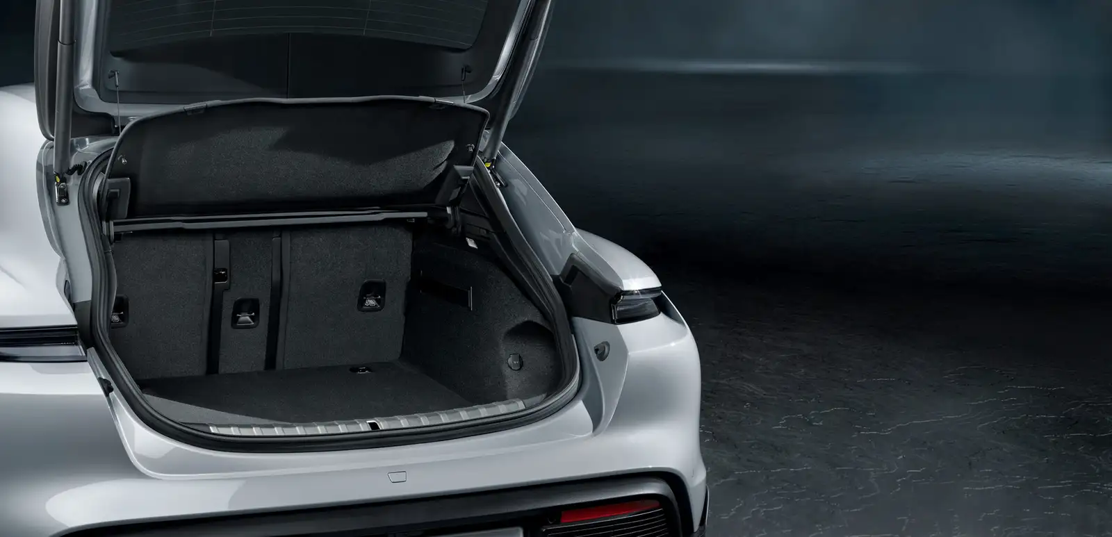 2023 Porsche Taycan 4 Cross Turismo Base Trim - view 5