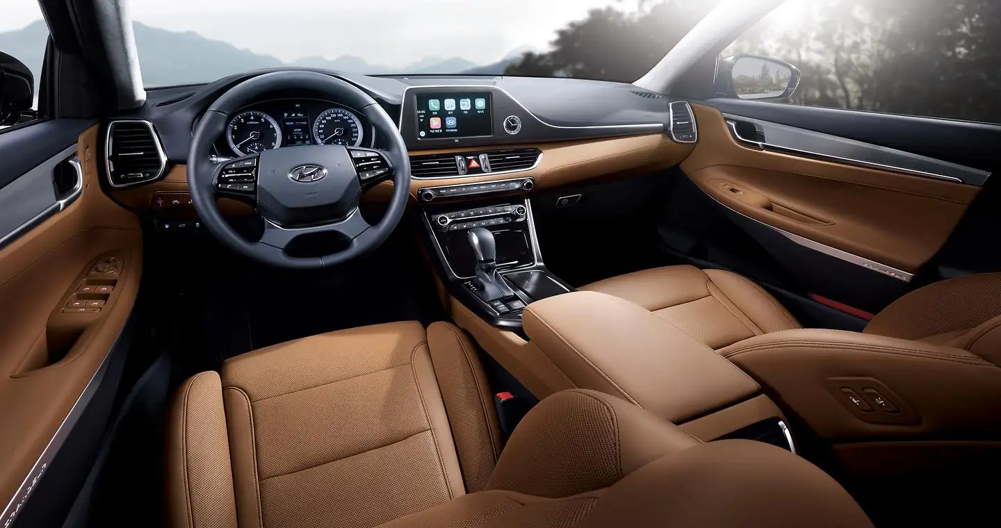 2018 Hyundai Azera Mid-Spec - view 3