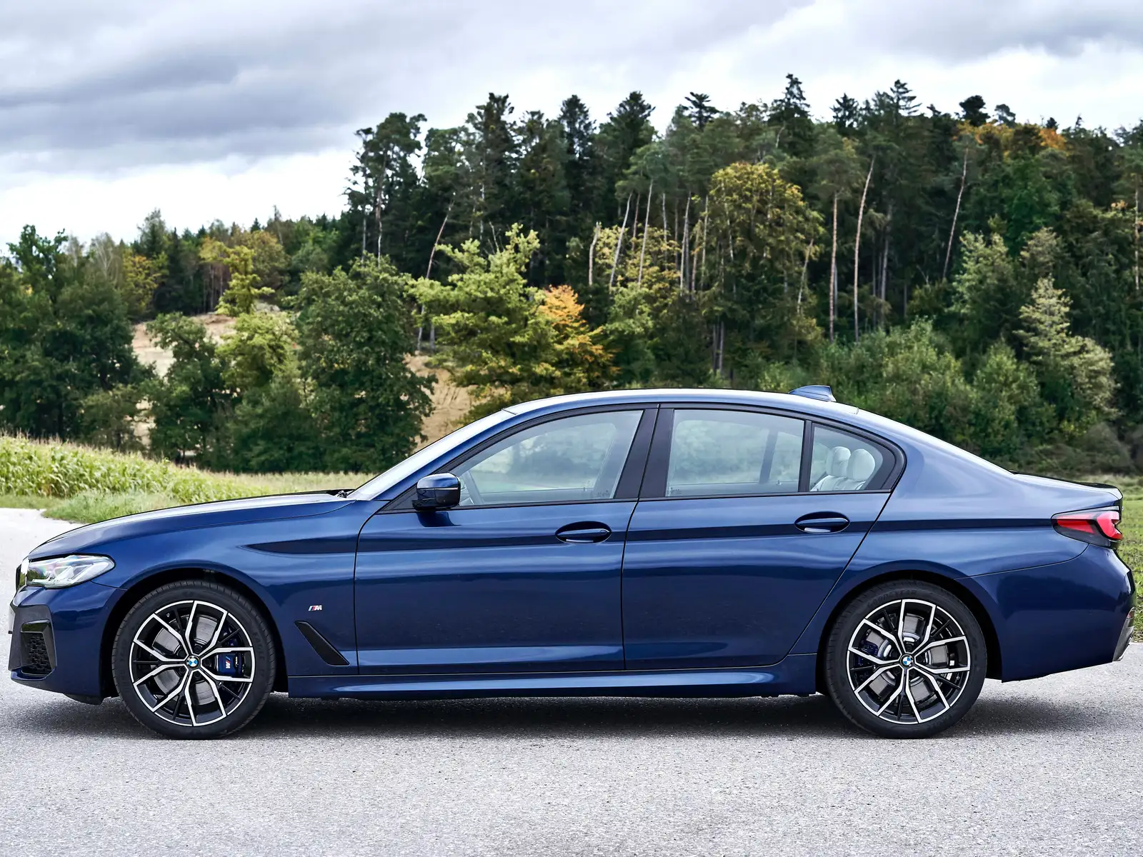 2022 BMW 5 Series 540i M Sport Comfort - view 3