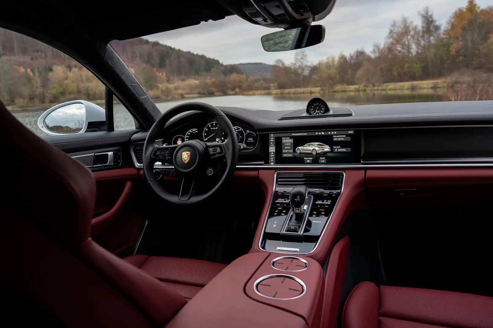 2022 Porsche Panamera Turbo S E-Hybrid Base Trim - view 4