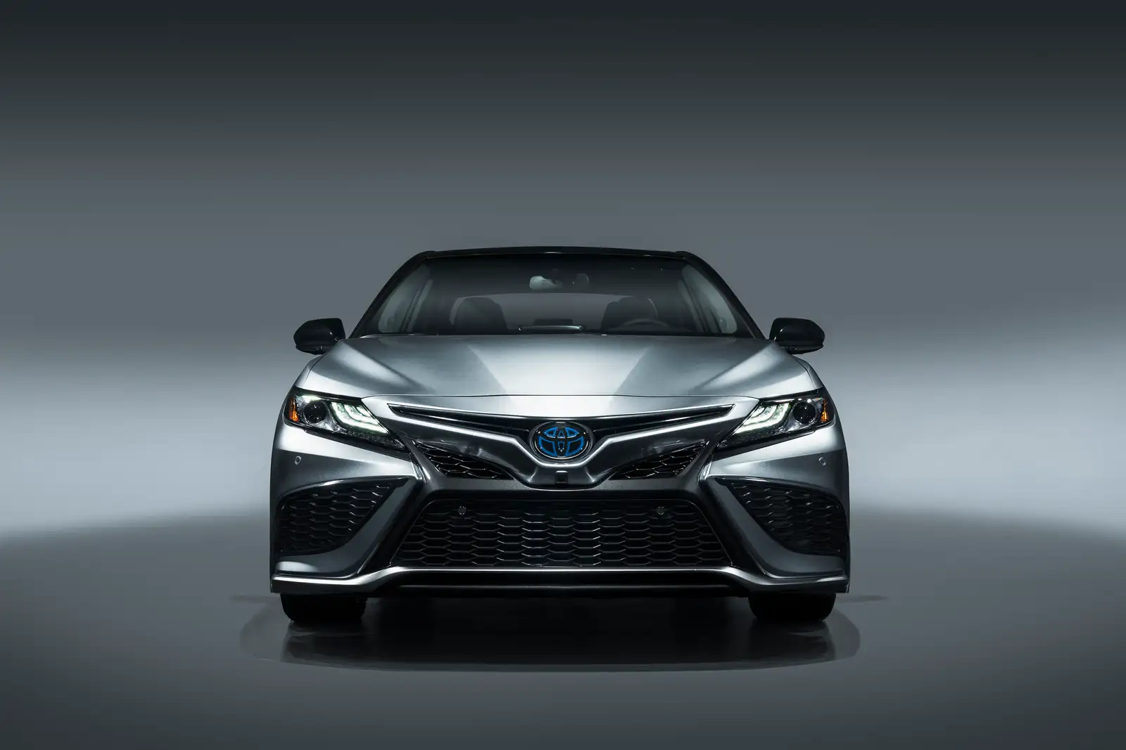 2022 Toyota Camry 2.5L SE - view 4