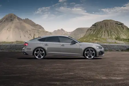 2021 Audi A5 Sportback 40 TFSI 2.0L S Line - Image 3