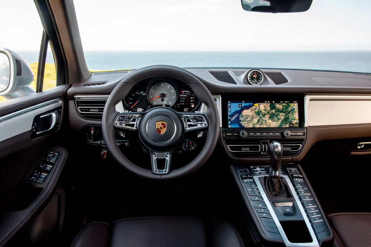 2022 Porsche Macan S Base Trim - view 5