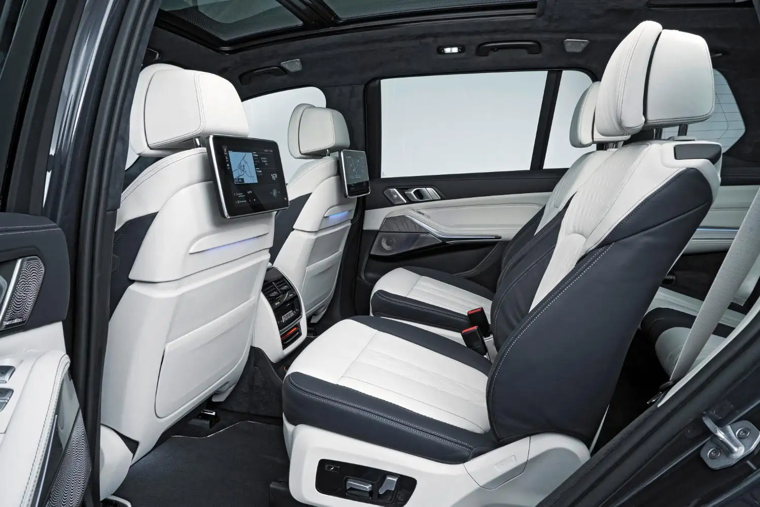 2020 BMW X7 40i Pure - view 10