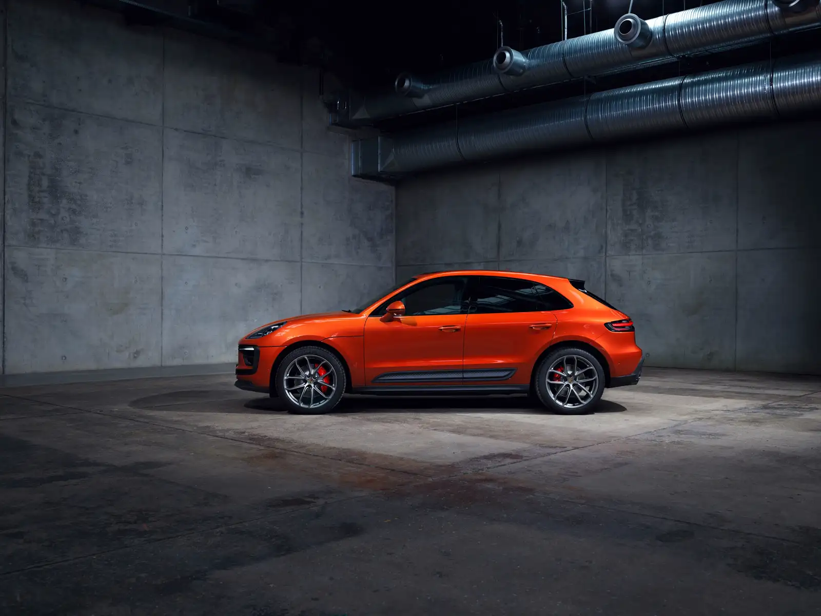 2023 Porsche Macan Base Model Base Trim - view 3