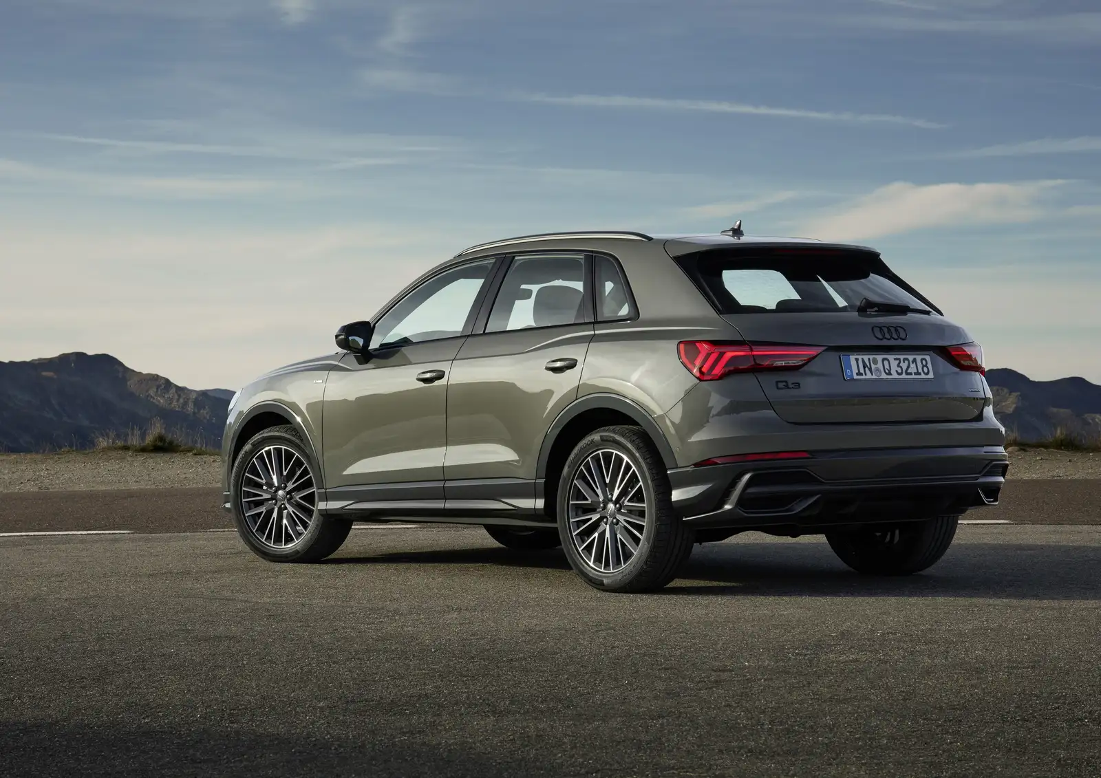 2023 Audi Q3 40 TFSI quattro S tronic - view 2