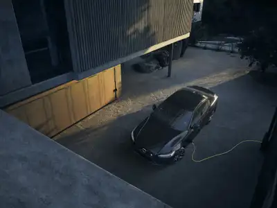 2021 Volvo S60 T8 Recharge R-Design eAWD - Image 3