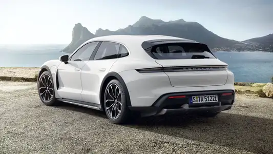 Porsche Taycan Turbo Cross Turismo Base Trim · Silver - Image 2