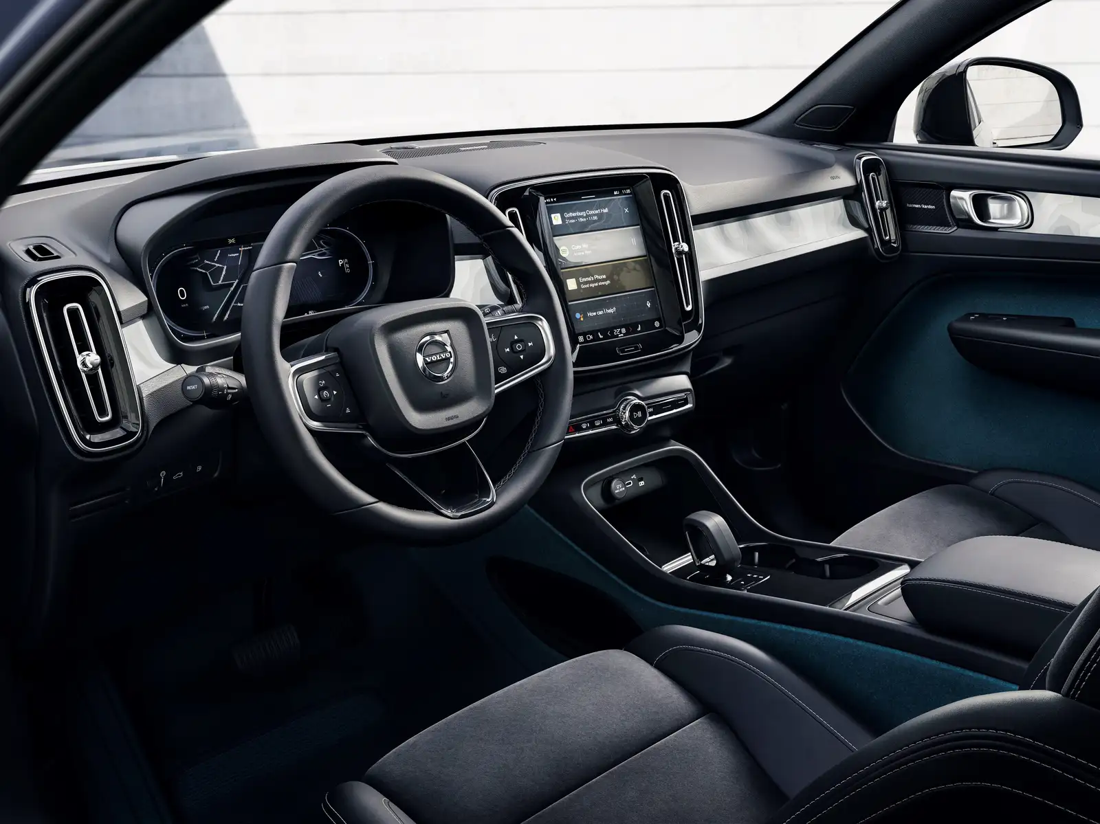 2022 Volvo C40 P8 All Wheel Drive - view 4