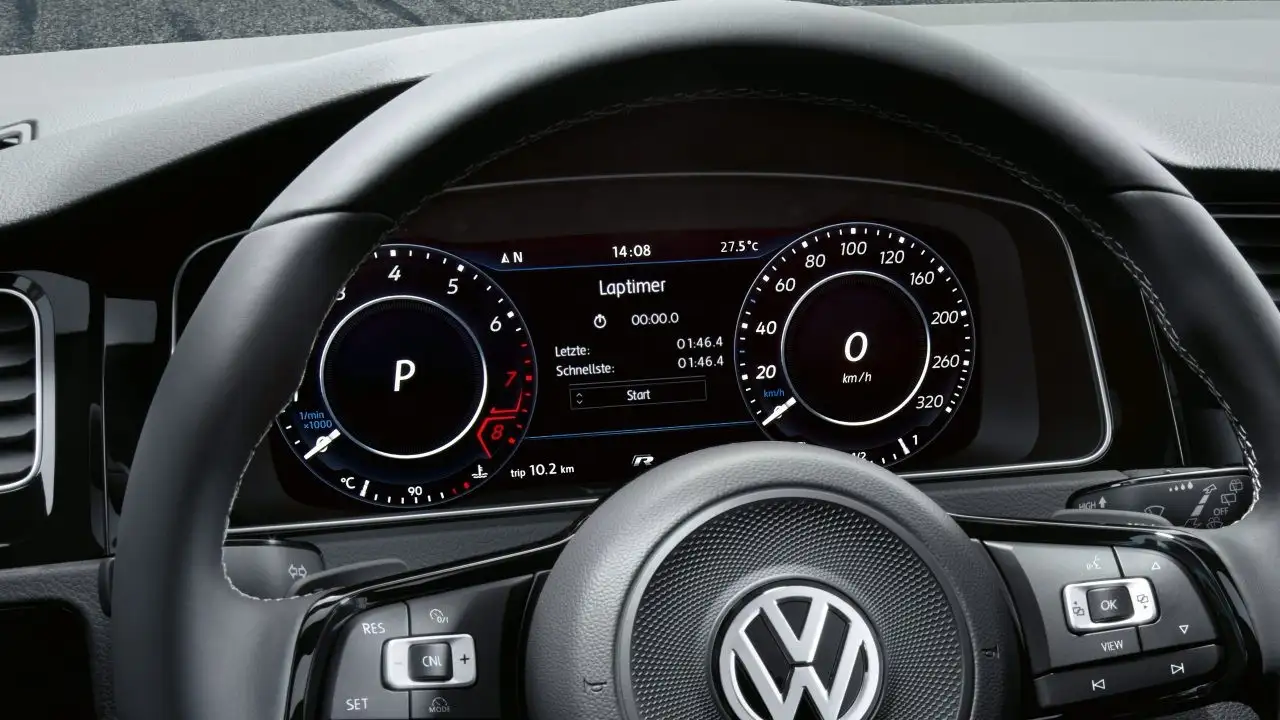 2019 Volkswagen Golf R SEL - view 8