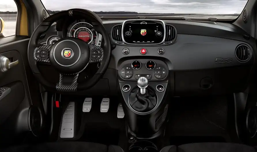 2021 Abarth 595 C Competizione - view 4