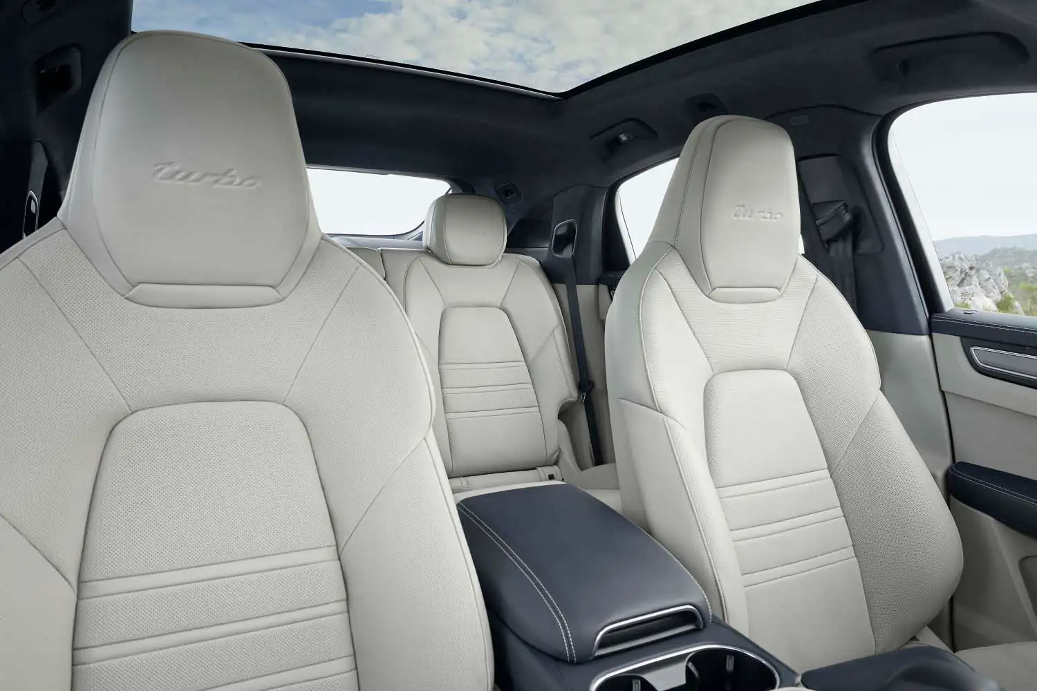 2022 Porsche Cayenne Turbo Coupe Base Trim - view 5