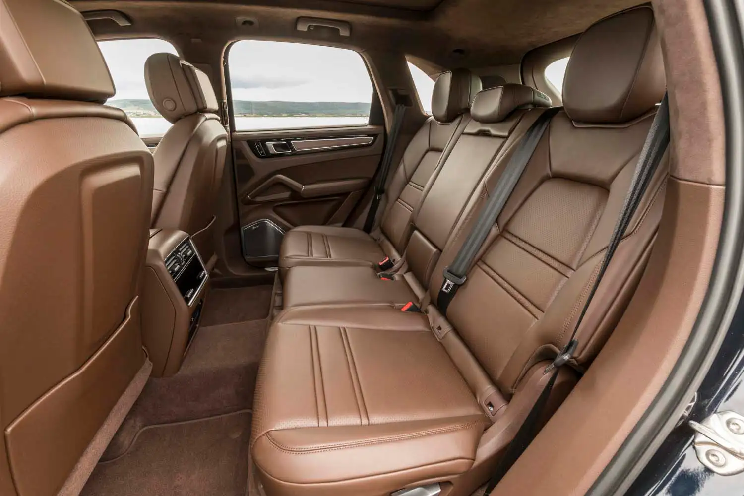 2022 Porsche Cayenne E-Hybrid Base Trim - view 5