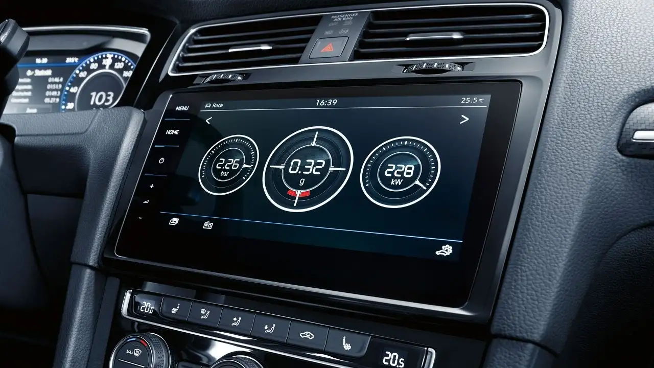2019 Volkswagen Golf R SEL - view 9