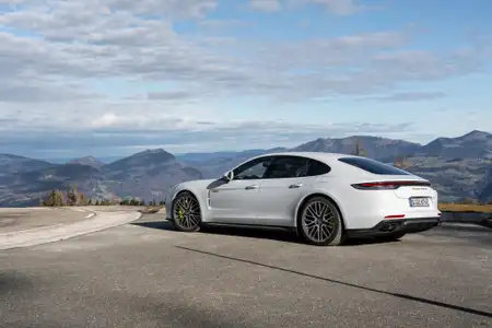 Porsche Panamera Turbo S E-Hybrid Base Trim · Cayenne Red - Image 2