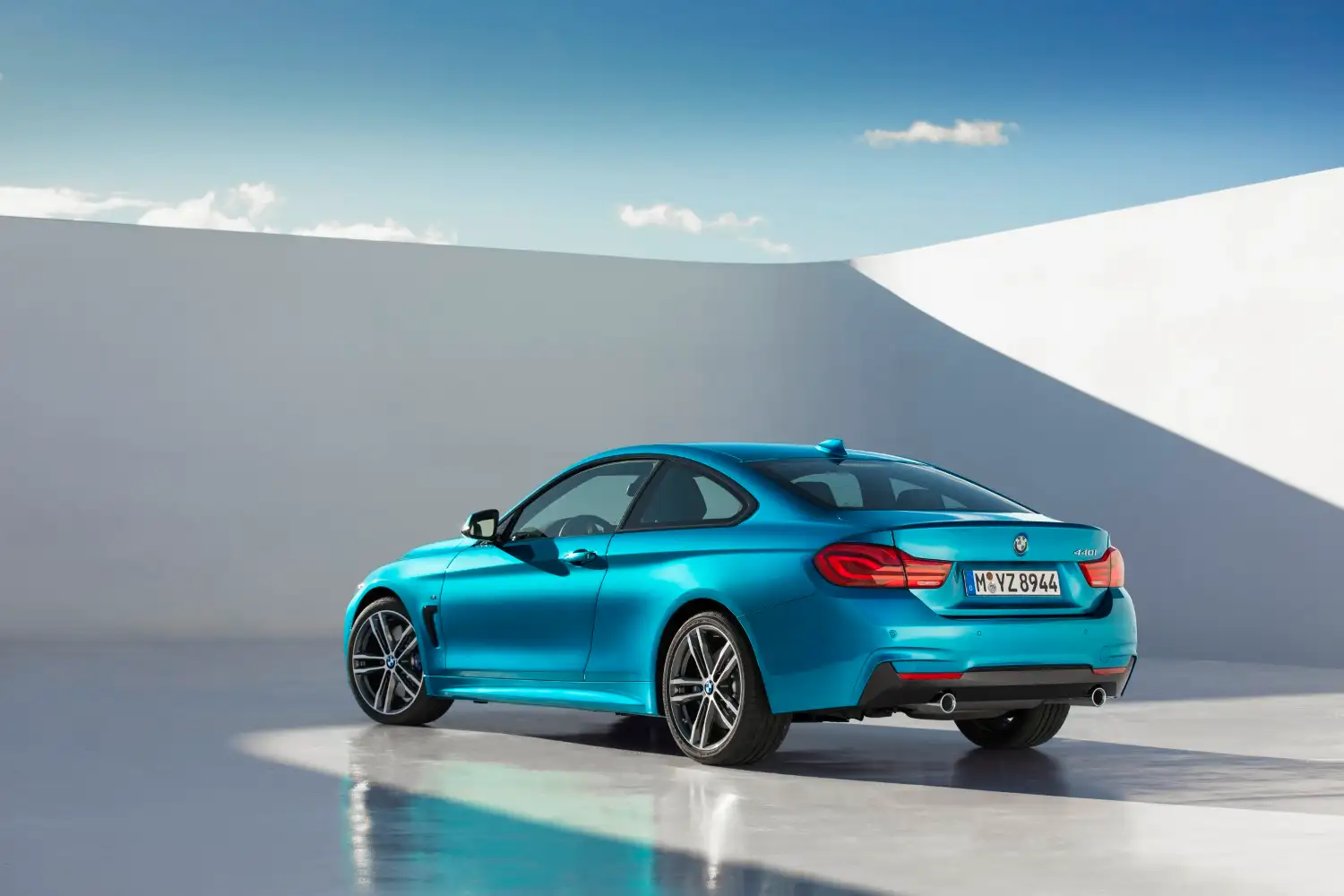2020 BMW 4 Series 420i Coupe Sport Line - view 2