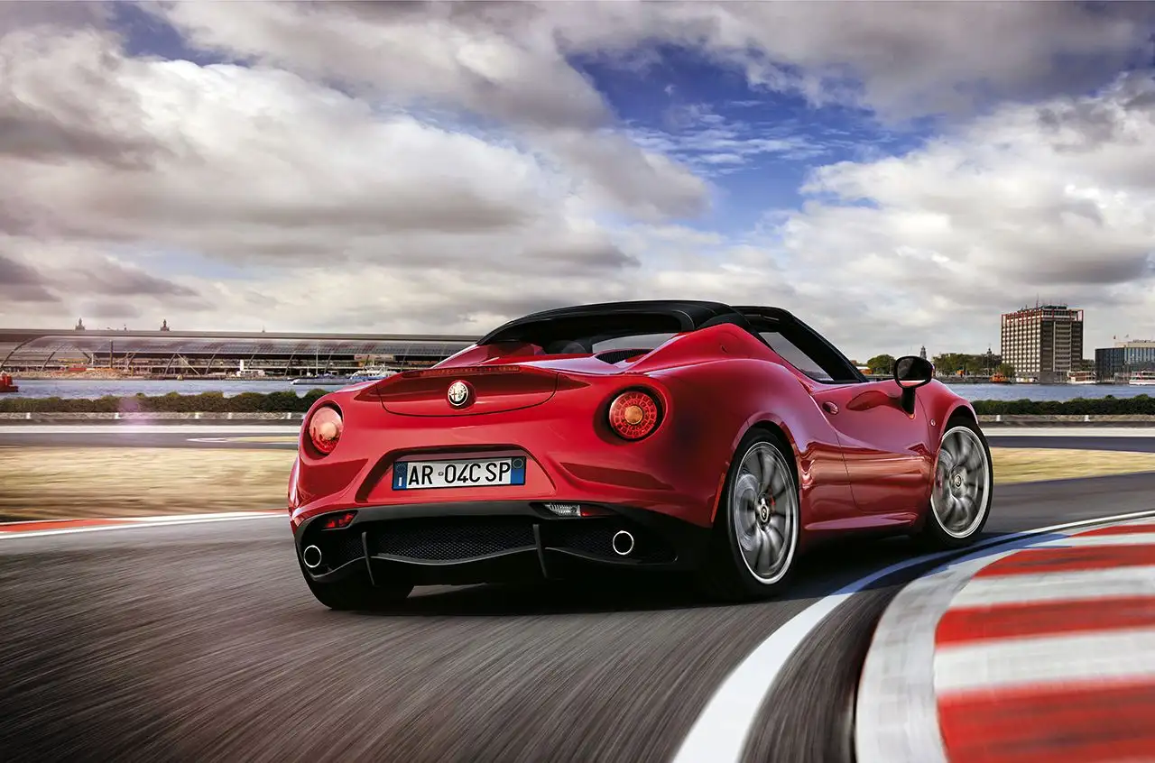 2018 Alfa Romeo 4C Spider - view 2