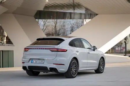 Porsche Cayenne E-Hybrid Coupe Base Trim · Mocha Almond - Image 2
