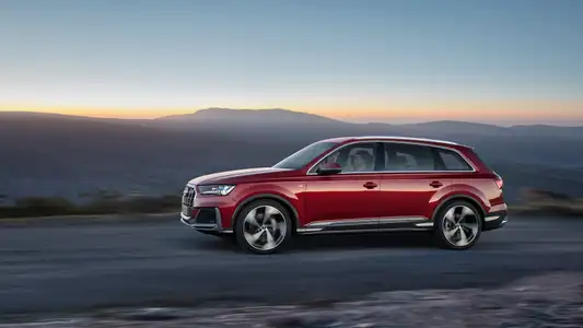 2021 Audi Q7 55 TFSI quattro 3.0L S Line - Image 3