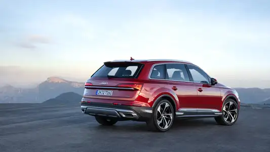 2021 Audi Q7 55 TFSI quattro 3.0L S Line - Image 2