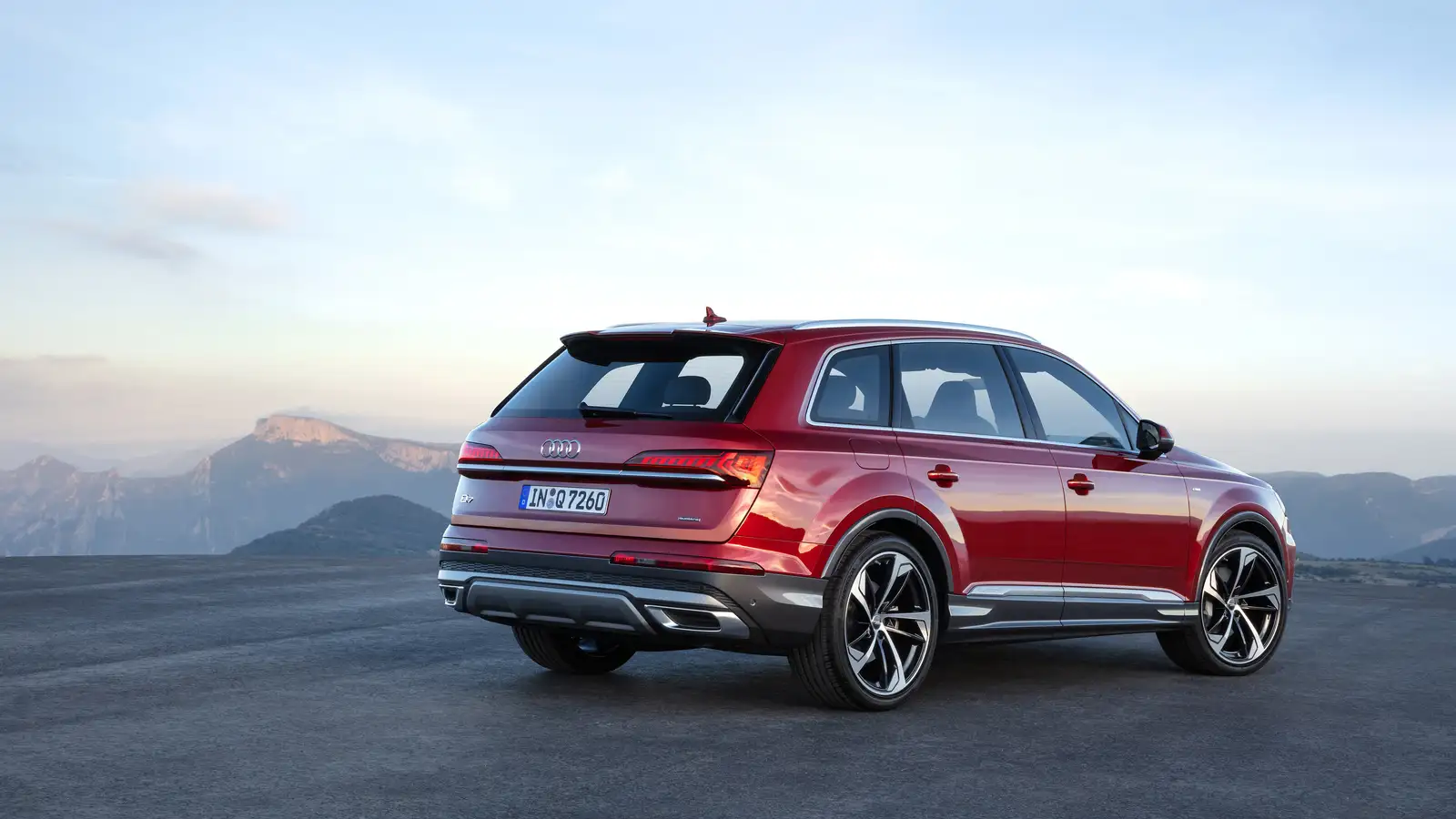 2020 Audi Q7 55 TFSI quattro 3.0L S Line - view 2