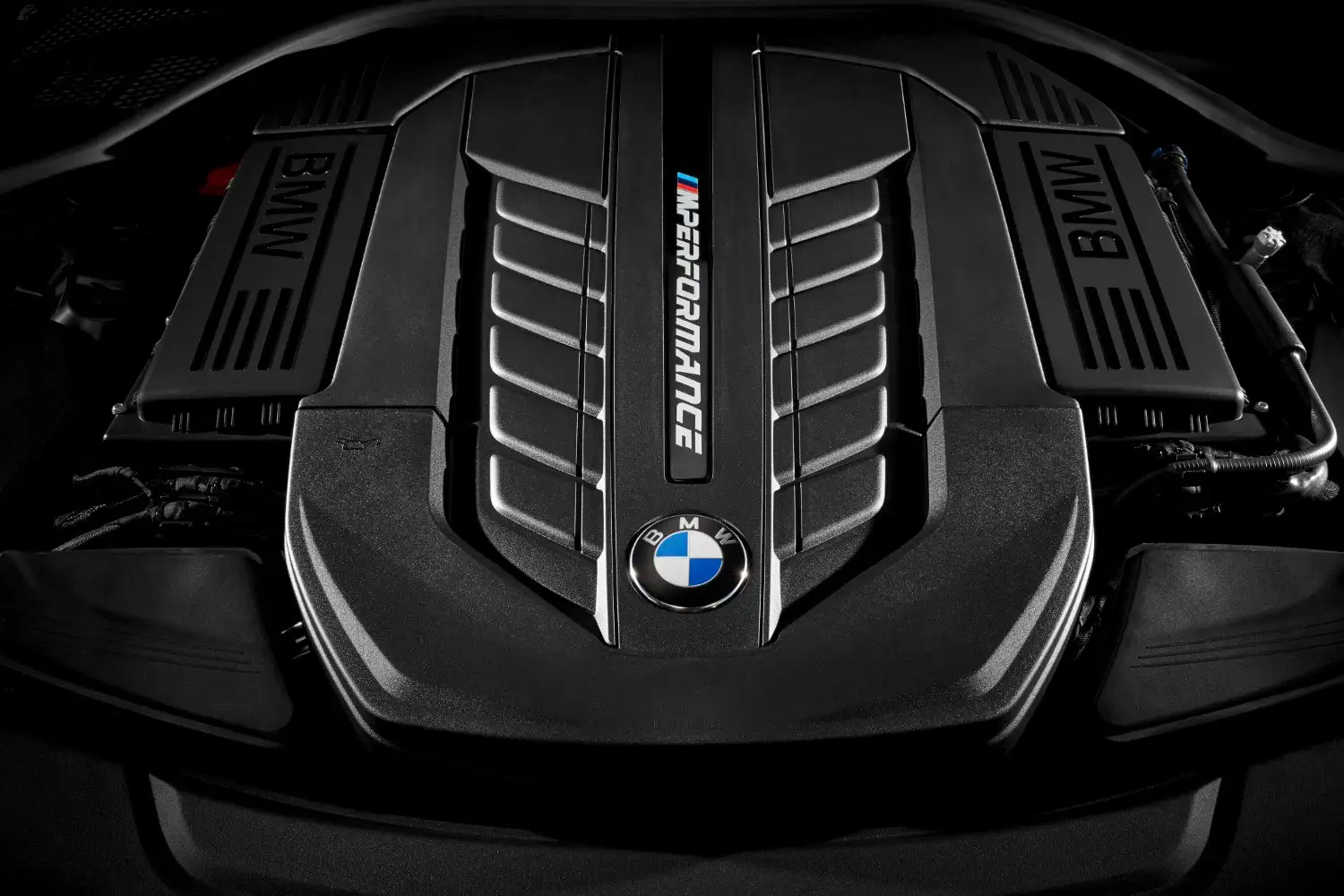 2021 BMW 7 Series M760Li - view 6