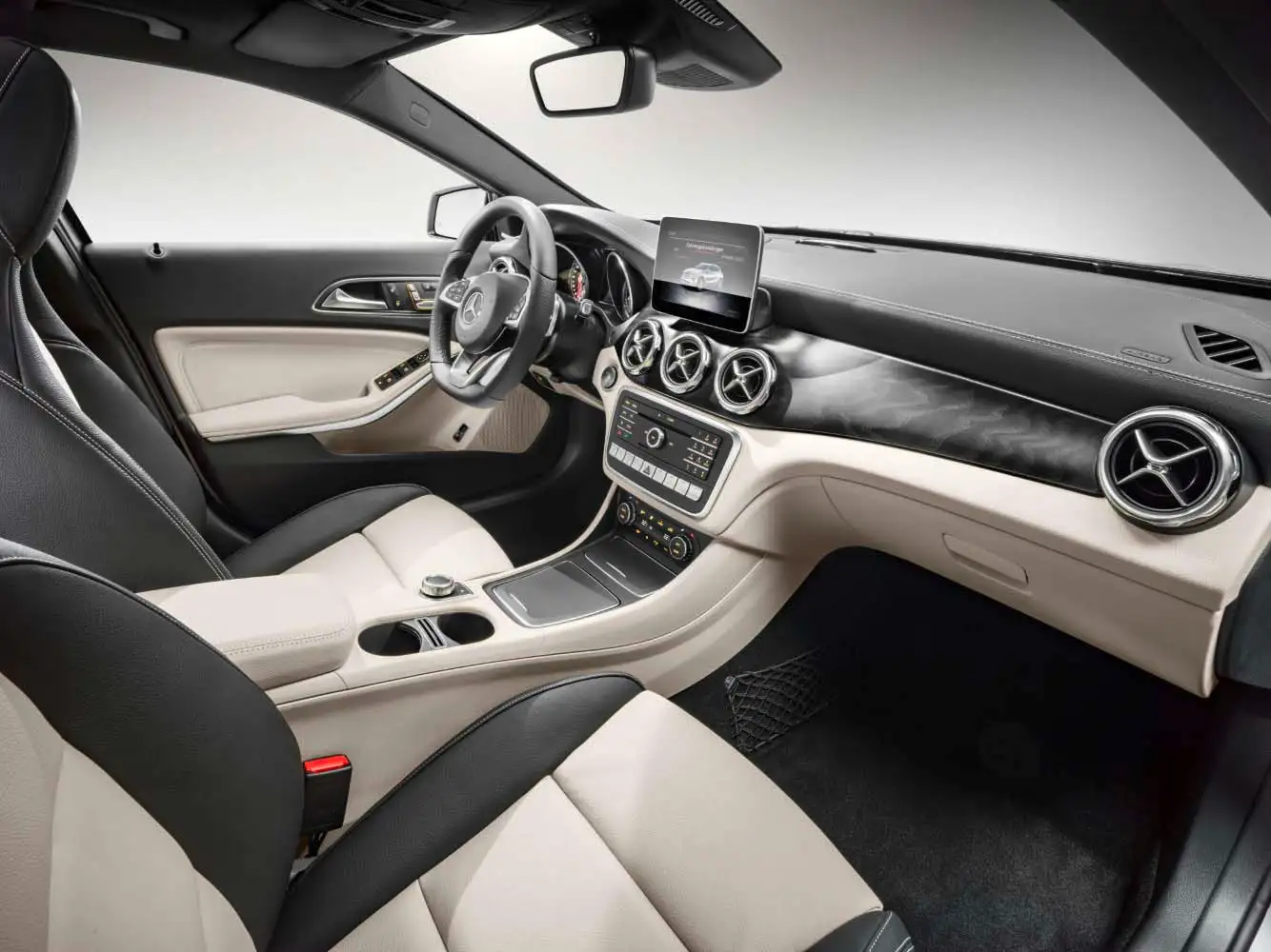 2019 Mercedes-Benz GLA 250 4MATIC - view 7
