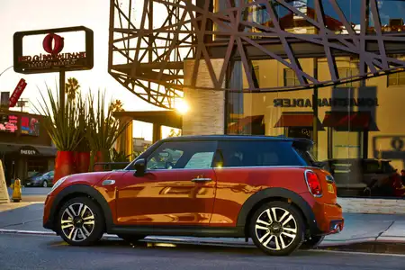 2022 MINI 3 Door Hatch Cooper - Image 3