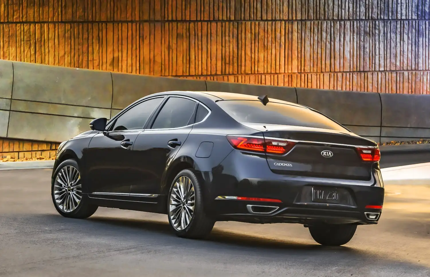 2019 Kia Cadenza EX Upgraded Options - view 2