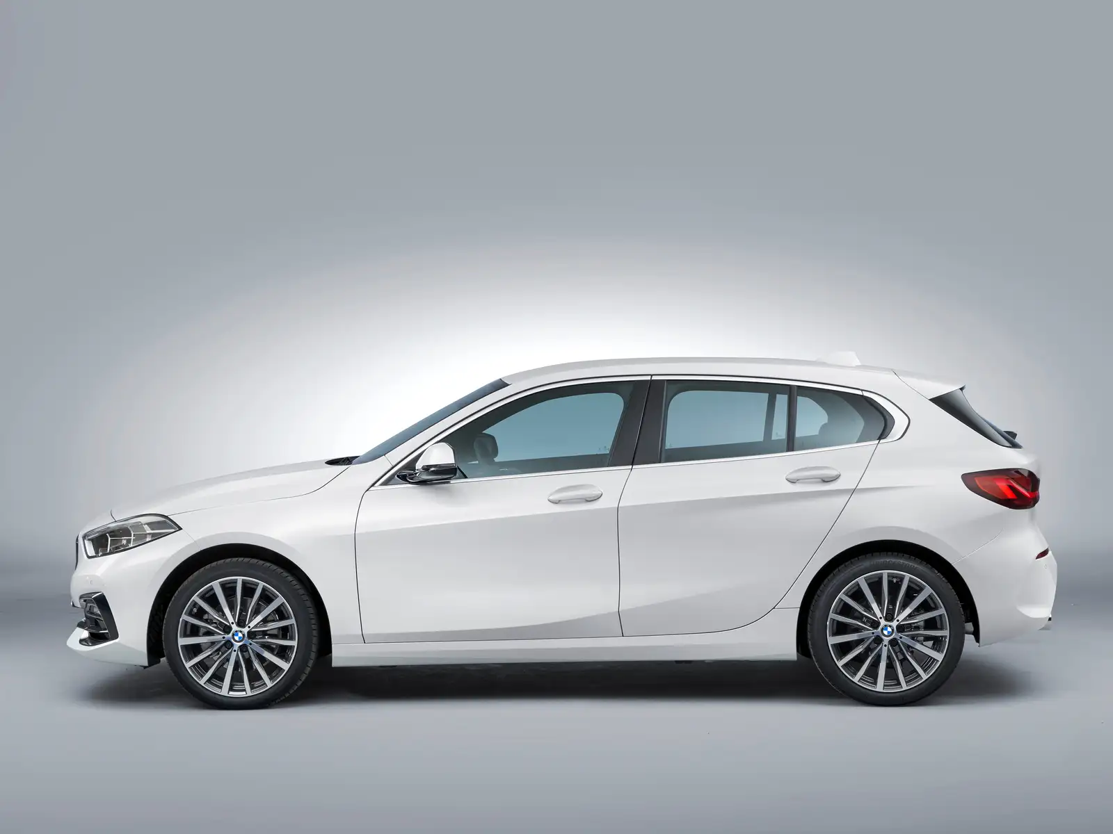 2022 BMW 1 Series 120i M Sport - view 3