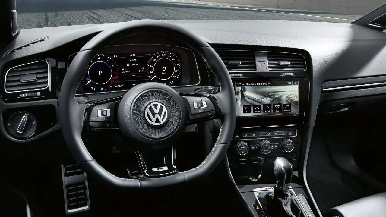 2019 Volkswagen Golf R SEL - view 7