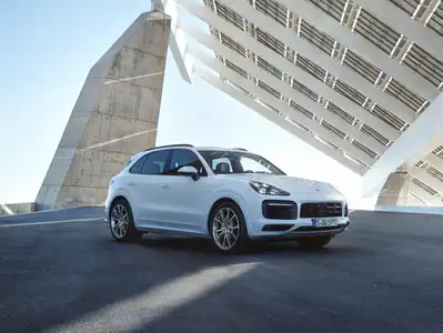 2022 Porsche Cayenne E-Hybrid Base Trim - Image 1
