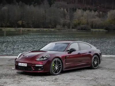 Porsche Panamera 4 E-Hybrid Base Trim · Deep Bordeaux - Image 1