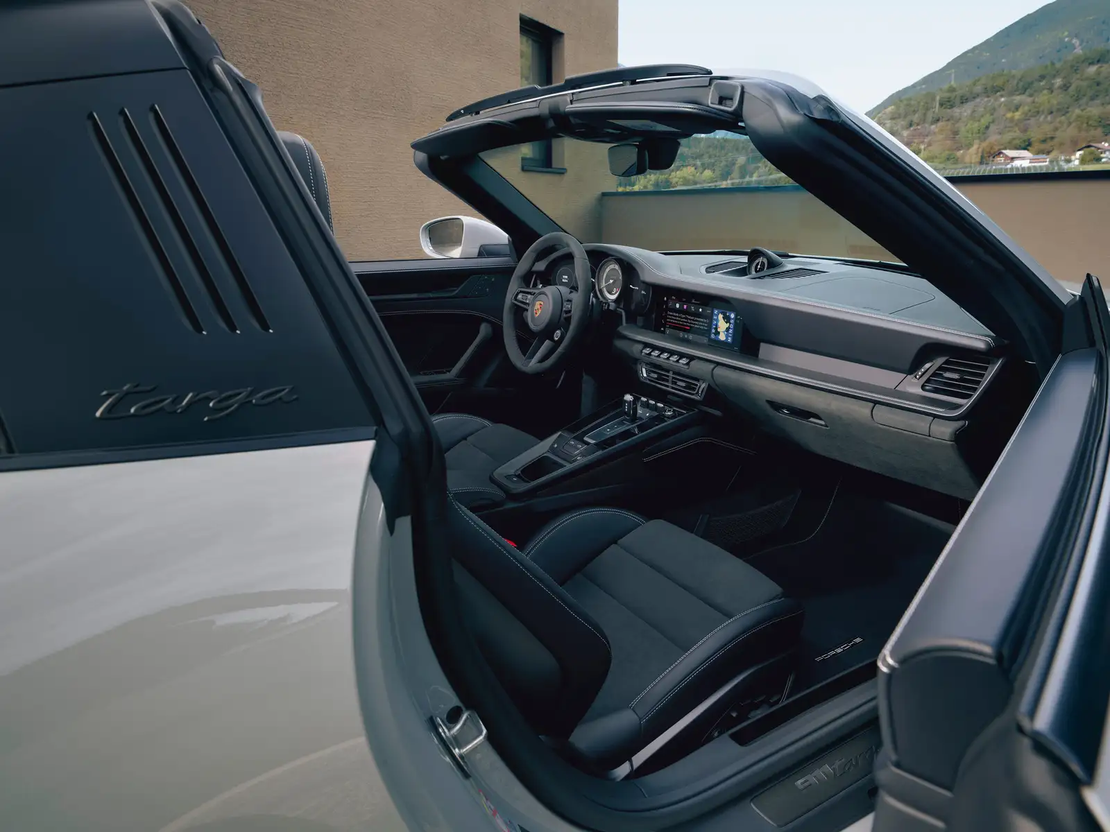 2022 Porsche 911 Targa 4 GTS Base Trim - view 4