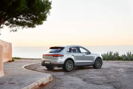 2022 Porsche Macan S Base Trim - Image 2