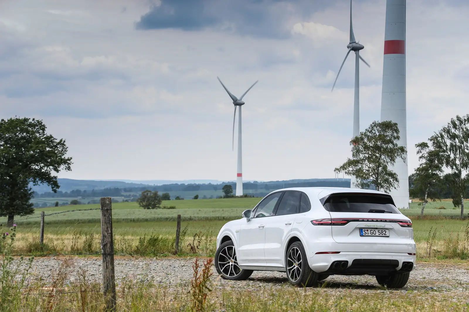 2022 Porsche Cayenne Turbo S E-Hybrid Base Trim - view 2